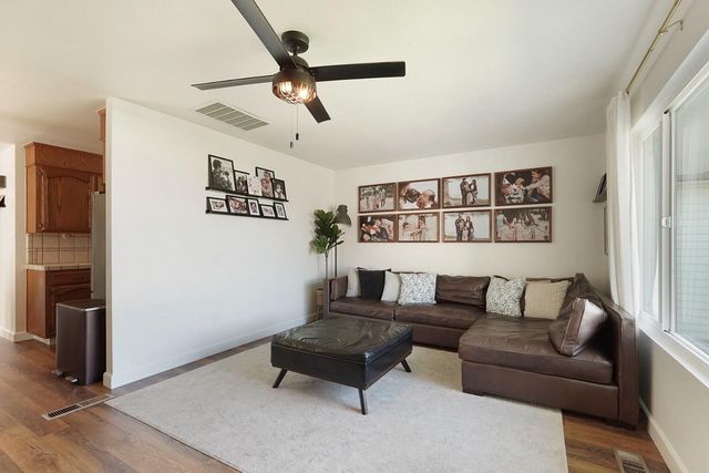 1043 Downing Dr, Lodi, CA 95242