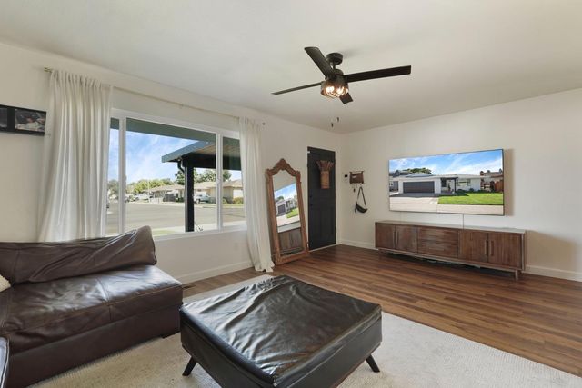 1043 Downing Dr, Lodi, CA 95242