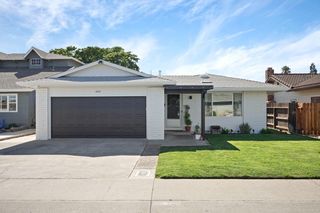 1043 Downing Dr, Lodi, CA 95242