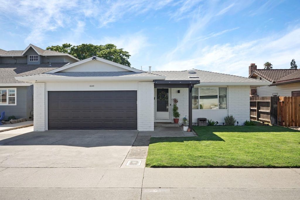 1043 Downing Dr, Lodi, CA 95242
