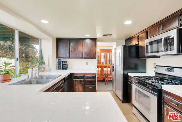 1147 Garnet Avenue, Palmdale, CA 93550