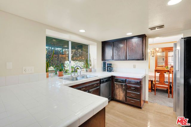 1147 Garnet Avenue, Palmdale, CA 93550