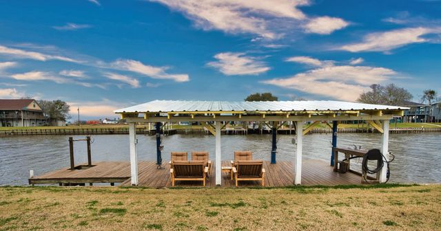 828 County Road 206, Sargent, TX 77414