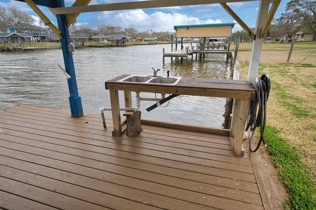 828 County Road 206, Sargent, TX 77414