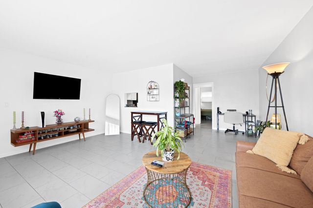 625 Antioch Ave 208, Fort Lauderdale, FL 33304