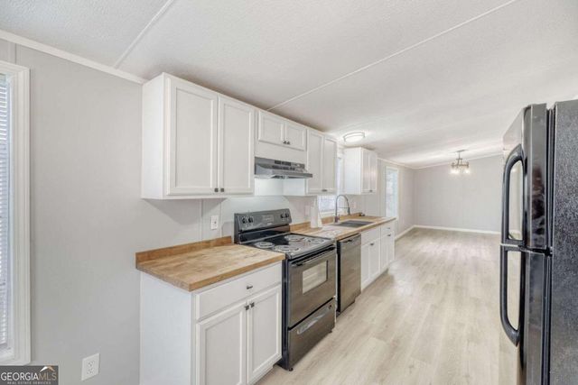 1060 Fairmont Drive, Hampton, GA 30228