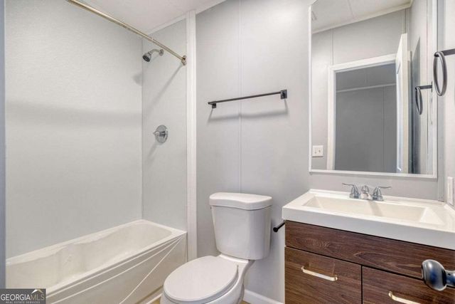 1060 Fairmont Drive, Hampton, GA 30228