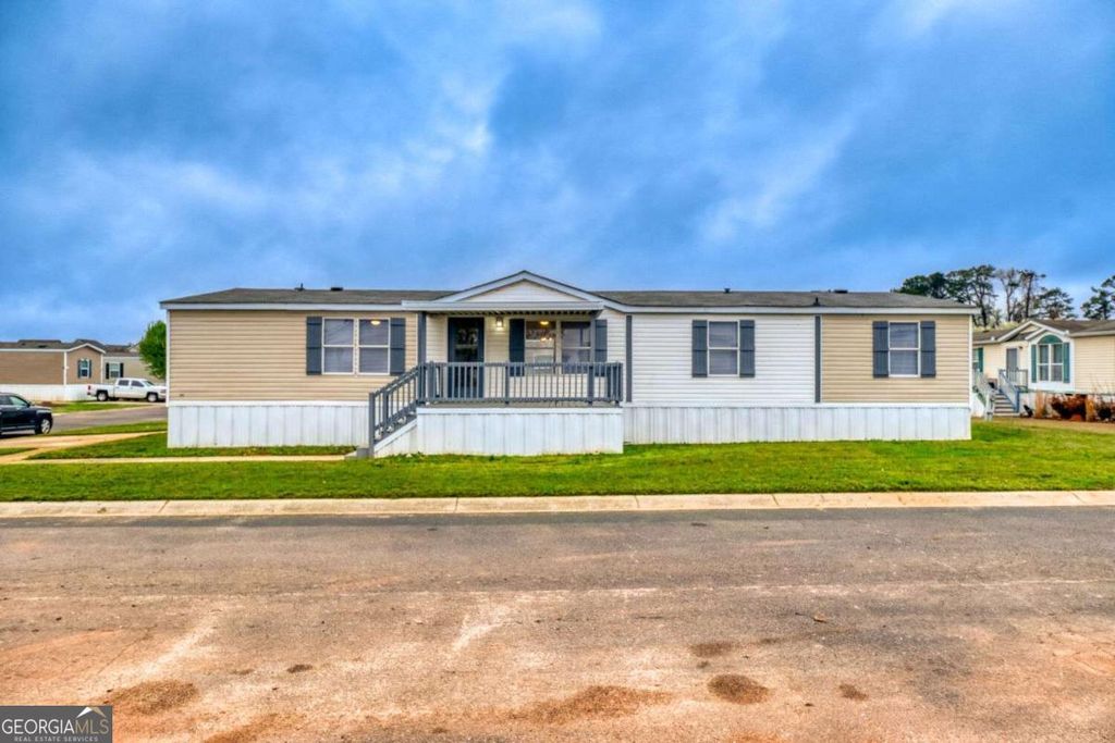 1060 Fairmont Drive, Hampton, GA 30228