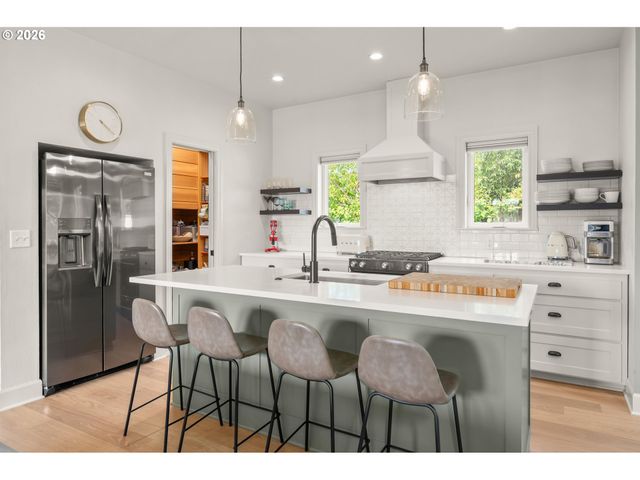 642 W 15TH Ave, Eugene, OR 97402