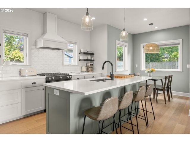642 W 15TH Ave, Eugene, OR 97402
