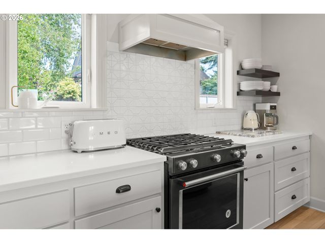 642 W 15TH Ave, Eugene, OR 97402