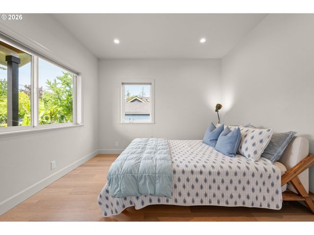 642 W 15TH Ave, Eugene, OR 97402