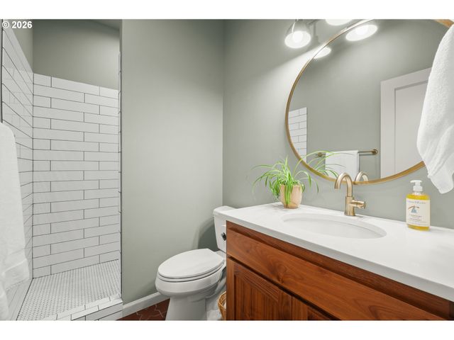 642 W 15TH Ave, Eugene, OR 97402