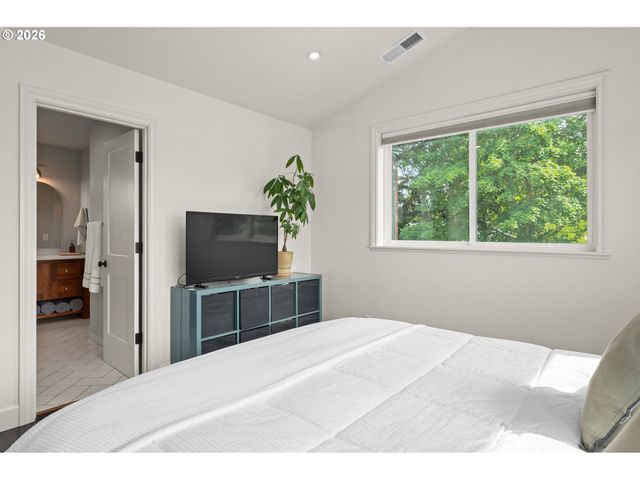 642 W 15TH Ave, Eugene, OR 97402