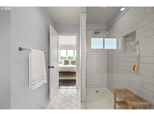 642 W 15TH Ave, Eugene, OR 97402