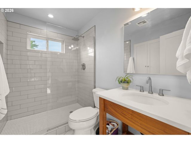 642 W 15TH Ave, Eugene, OR 97402