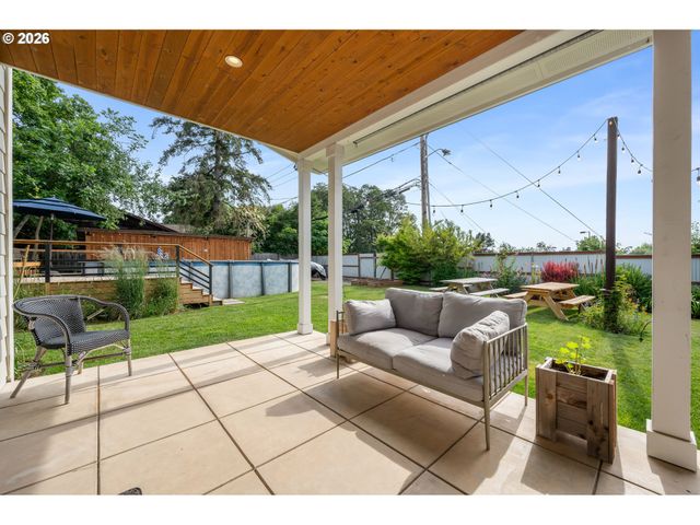 642 W 15TH Ave, Eugene, OR 97402