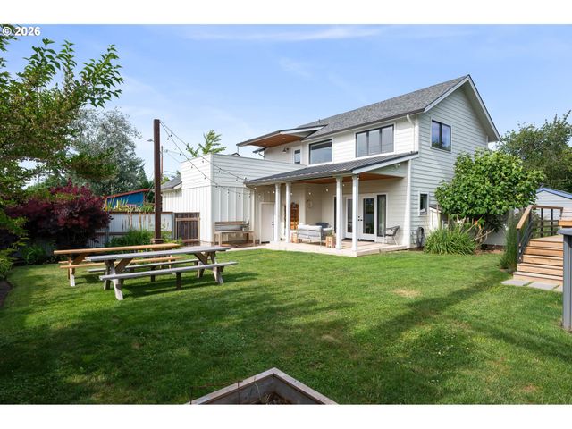 642 W 15TH Ave, Eugene, OR 97402