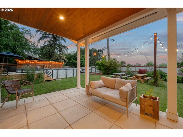 642 W 15TH Ave, Eugene, OR 97402