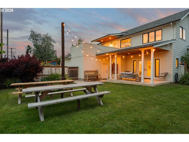 642 W 15TH Ave, Eugene, OR 97402