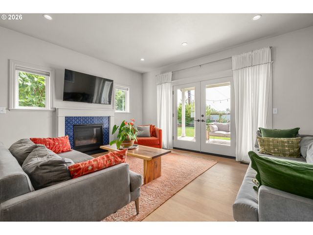 642 W 15TH Ave, Eugene, OR 97402
