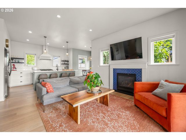 642 W 15TH Ave, Eugene, OR 97402