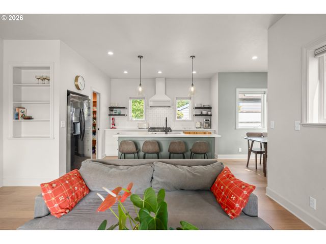 642 W 15TH Ave, Eugene, OR 97402