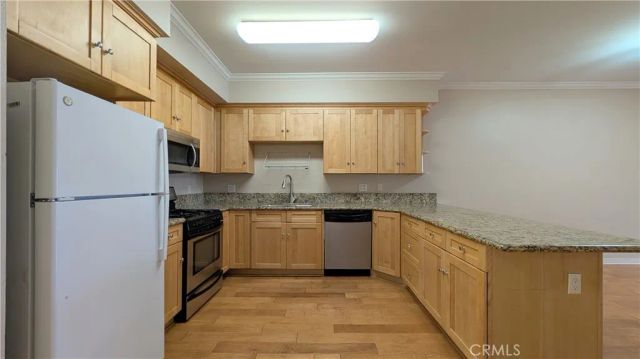 214 S Alexandria Avenue 102, Los Angeles, CA 90004