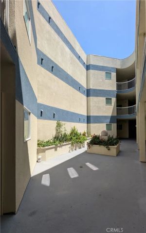 214 S Alexandria Avenue 102, Los Angeles, CA 90004