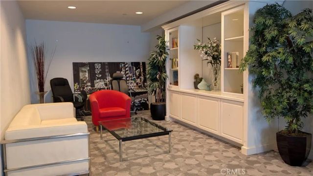 214 S Alexandria Avenue 102, Los Angeles, CA 90004