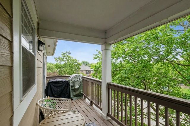 104 E Winchester Road F, Libertyville, IL 60048