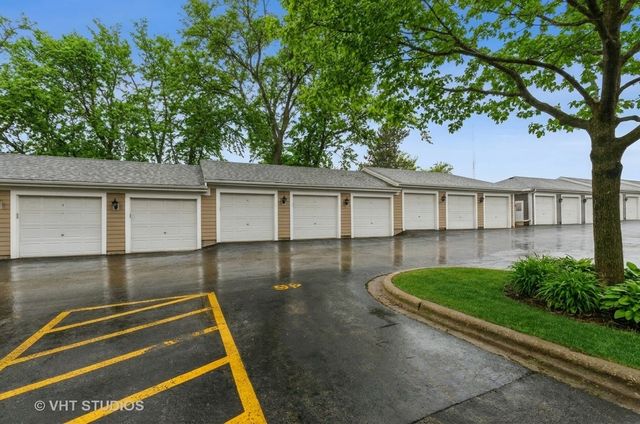 104 E Winchester Road F, Libertyville, IL 60048