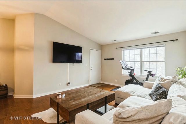 104 E Winchester Road F, Libertyville, IL 60048