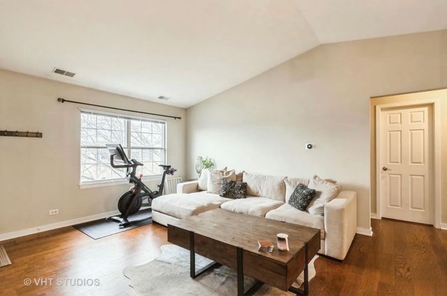104 E Winchester Road F, Libertyville, IL 60048