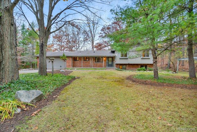 75 Ridgemont Road, Oxford Charter Township, MI 48370