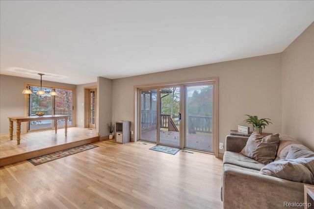 75 Ridgemont Road, Oxford Charter Township, MI 48370