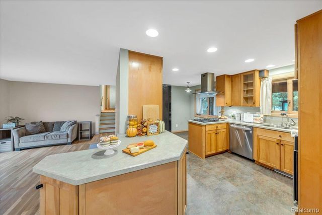75 Ridgemont Road, Oxford Charter Township, MI 48370