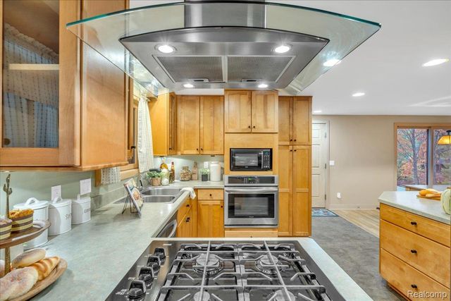 75 Ridgemont Road, Oxford Charter Township, MI 48370