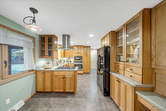 75 Ridgemont Road, Oxford Charter Township, MI 48370