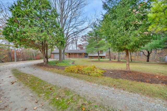 75 Ridgemont Road, Oxford Charter Township, MI 48370