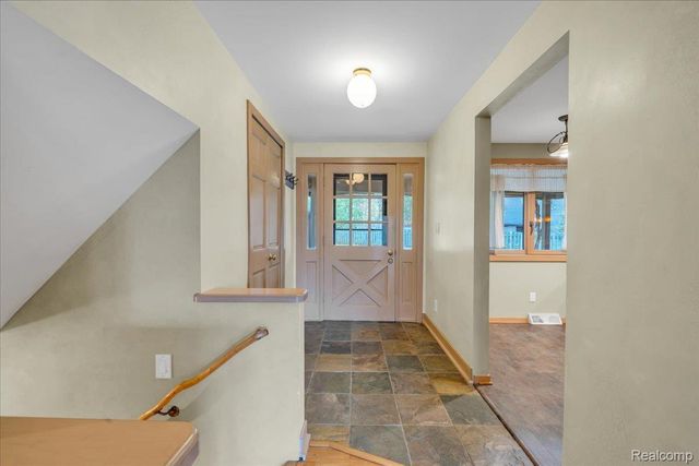 75 Ridgemont Road, Oxford Charter Township, MI 48370