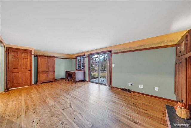 75 Ridgemont Road, Oxford Charter Township, MI 48370