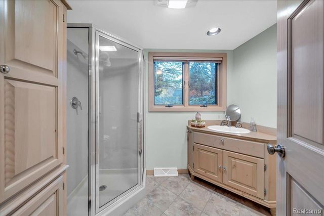 75 Ridgemont Road, Oxford Charter Township, MI 48370