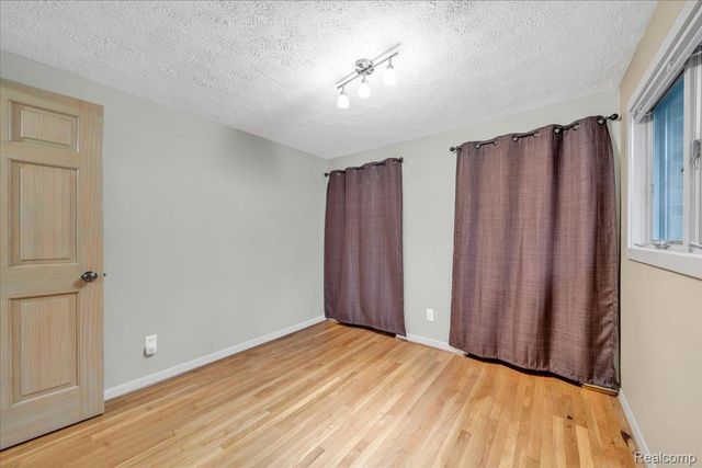 75 Ridgemont Road, Oxford Charter Township, MI 48370