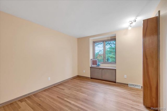 75 Ridgemont Road, Oxford Charter Township, MI 48370