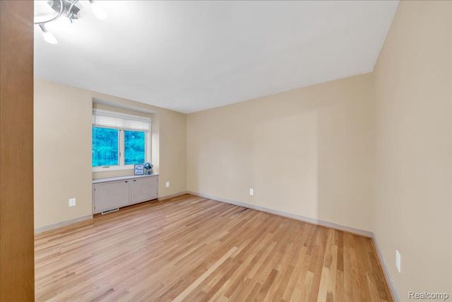 75 Ridgemont Road, Oxford Charter Township, MI 48370