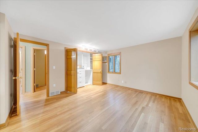 75 Ridgemont Road, Oxford Charter Township, MI 48370