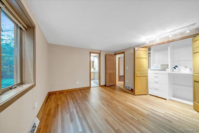 75 Ridgemont Road, Oxford Charter Township, MI 48370