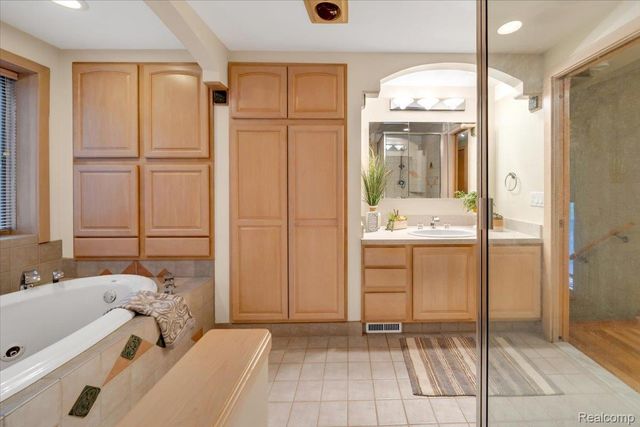 75 Ridgemont Road, Oxford Charter Township, MI 48370