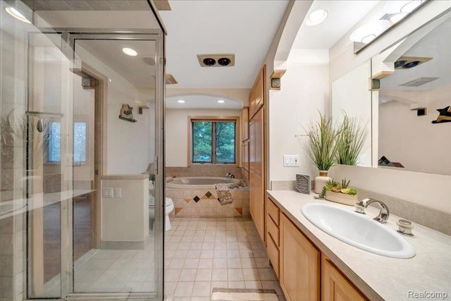 75 Ridgemont Road, Oxford Charter Township, MI 48370
